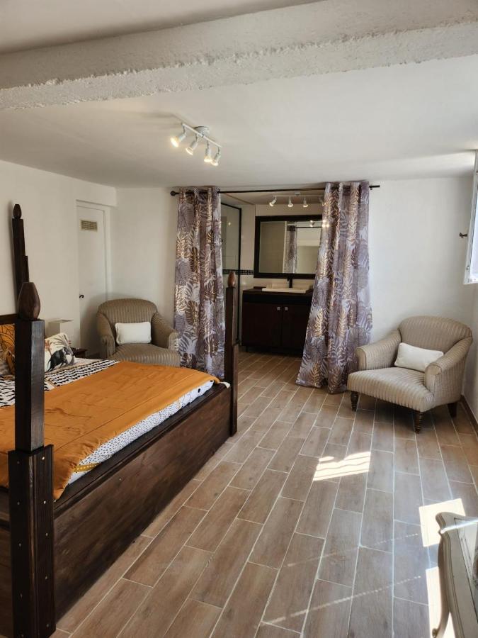 La Maison Du Petit Thomas Taradeau Bagian luar foto